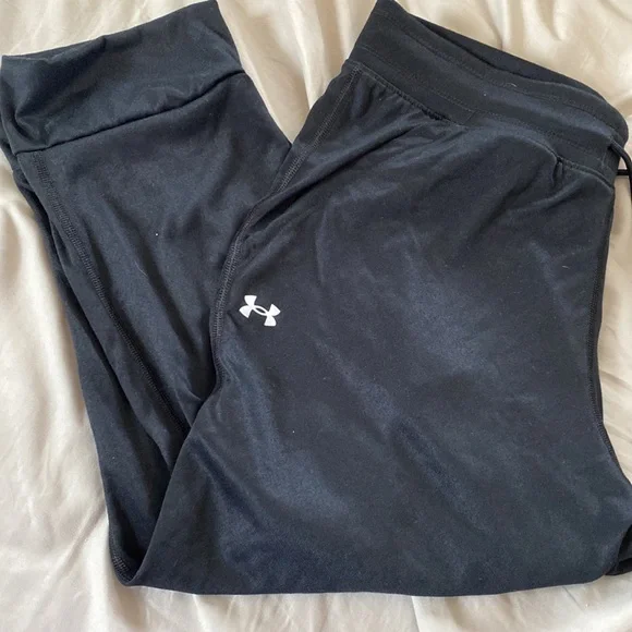 Women’s under armor, medium tech Capri NWT - Picture 2 of 3